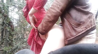 I went to pee in the forest and got hardcore fisting and creampie (Public fisting)