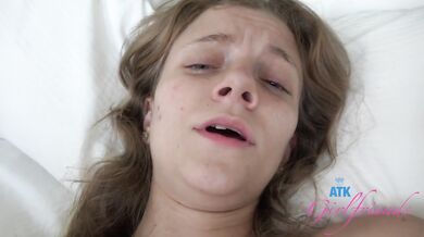 Riley Star Takes Care of Your Morning Wood