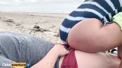Quickie on public beach, people walking near - Real Amateur
