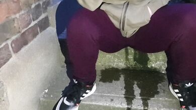 Public Wetting - And spending a whole day in pissy leggings ;)
