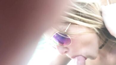 Toplees blowjob in the pool