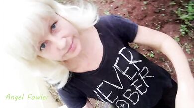 WTF TOTALLY HORNY! I'M SECRETLY MASTURBATING IN THE GARDEN