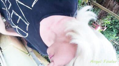 WTF TOTALLY HORNY! I'M SECRETLY MASTURBATING IN THE GARDEN