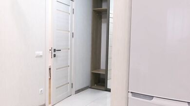 HOT MILF in LEGGINGS came to pick up my apartment and in the place of money I fucked her
