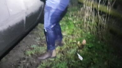 Girl totally pisses her blue jeans in public! couldnt hold it!