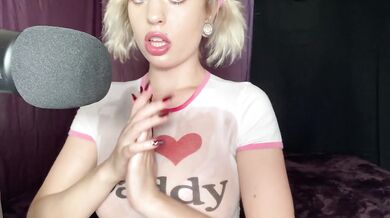 ASMR / Daddy Gets Me Wet... With Oil