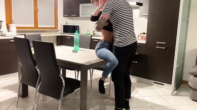 Il fratellastro la provoca e la chiama amore. Pecorina sul tavolo. Dialogo ITA. Black Ankle socks