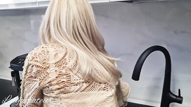 Stepson seduces sexy Stepmom and fuck his pussy to ass