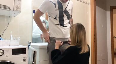 La fidanzata di mio fratello si chiude in bagno e vuole che la scopo. Dialoghi italiano. Ankle socks