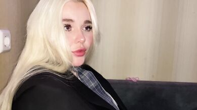 Young step-sister avenges boyfriend for cheating, putting under the cock juicy ass