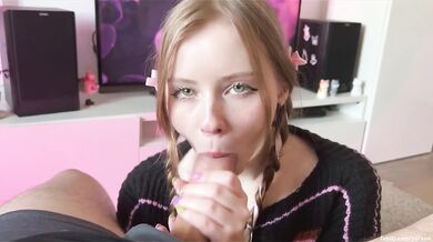 Ultra eye contact blowjob, Green Eyes
