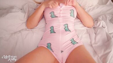 Sharing the Bed With Hot StepSister and Cumming Inside Her - MysteriousKathy