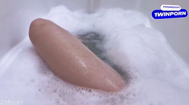 one evening with my girlfriend pt.1 • I cum on her face in order to fuck her in the bath