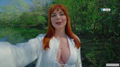 A chance meeting in the park with a subscriber. Allowed to cum on her pussy