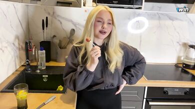 Went to visit a neighbor and heard a declaration of love(ASMR)