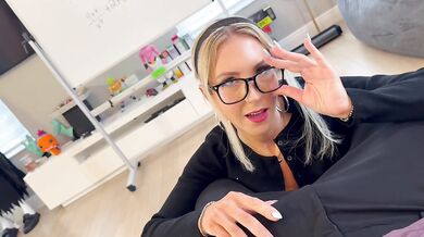 My Sexy Teacher Sarah Harlow Said my Dick is Bigger than My Dads - Teddy Tarantino