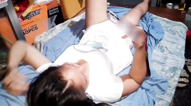 PINAY NANONOOD NG PORN PINAG BIGYAN KANTUTIN SARAP NA SARAP (Pinay Trending)