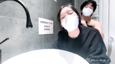 Cheating With My Husband's Friend In Toilet.... He Came On My Hair - Miuzxc / Sex Việt