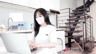 美女作家以性交租！被房东先生无套抽插口爆吞精！完整版请关注我的fansly或者推特进电报群哦！