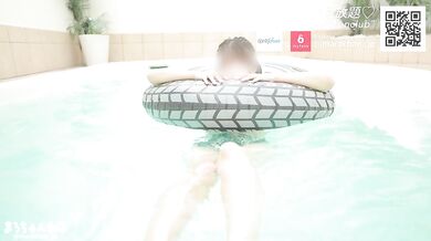 Raw insertion into a wet pussy in the pool. Massive ejaculation on big tits protruding from swimsuit