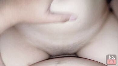 Thai Teen นอนไม่หลับลุกขึ้นมาขย่มสะ(เย็ดสดแตกใน)