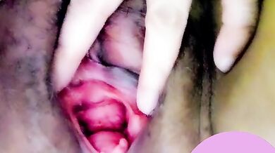 ひとりえっち7 おふろでひとりえっち。指を入れてぐちょぐちょに濡れたまんこみるく出しながらかき回し、潮吹き。