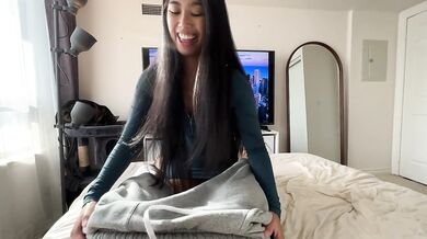 Asian Girl from Tinder Fucks on First Date!