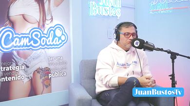 Nympho Screams with Pleasure: Her Pussy Soaked by the FUCKMACHINE