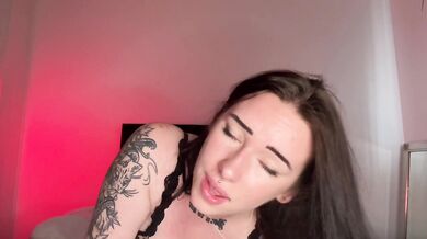 Sexy British Goth Pawg pleases her daddy joi