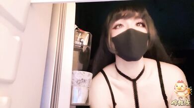 美女推口交，黑色丝质吊带狗插，停不下来