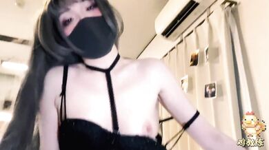 美女推口交，黑色丝质吊带狗插，停不下来