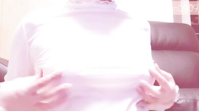 I couldn't stand it as soon as I got home, nipple masturbation, twice orgasm