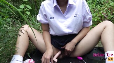 Melon Ice -​ เล่าเรื่องเสียว ช่วยตัวเองข้างทางค่ะ (Thai Public Masturbation)