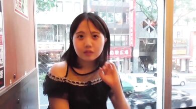 【個人撮影】な女の子が初めてのハメ撮りで男二人から中出しをされてしまいます