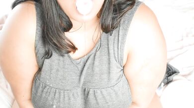 Lonely Wife Cums On Camera