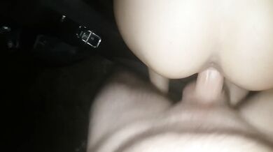GIOVANE FIGHETTA PORCA SI DIVERTE IN AUTO CARSEX 4K POV AMATEUR LUSTTASTE