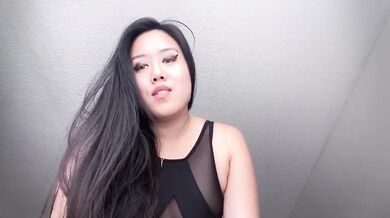 Dominatrix Mara's Ass Jiggle POV