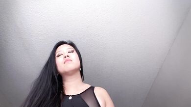 Dominatrix Mara's Ass Jiggle POV