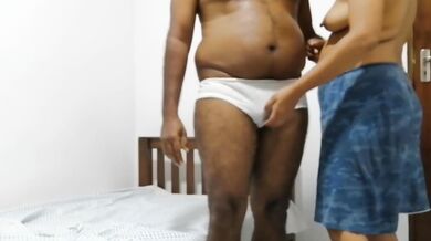 කැරි යනකන් සෙක්සි නෝනා මහත්තයගේ පුකේ අරියි Wife fucks husband with strapon until he cums.