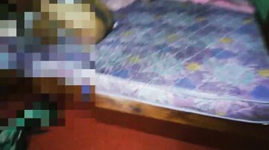 අක්කගේ හුත්ත පුරා කැරි යවන පලමු වීඩියෝ එක.. Step sister hot fuck video.