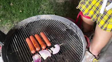 Toot Wars: Meat Meat's Booty BBQ PREVIEW (Face Farts, Strip Tease, Schoolgirl Role-play)