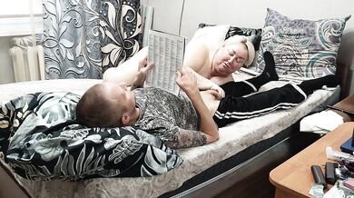 girlfriend gives blowjob for a portion of hot cum