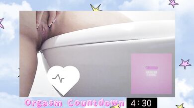 Masturbating with the toilet ????