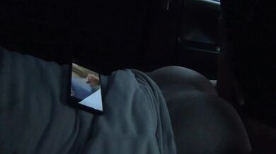 It was amazing to creampie my girlfriend while she was playing a game while watching a gravure video