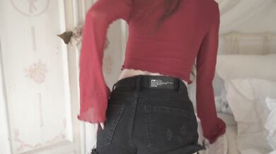 watch me suck my dildo and caress my wet pussy