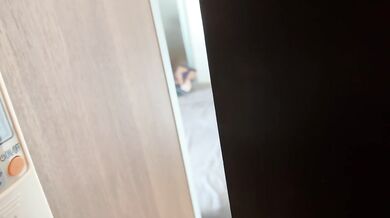 学妹偷偷自慰，我拿出我的大鸡吧后入她