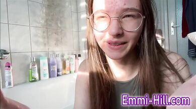 18yo Teen with Huge Labia shaving! Close-up