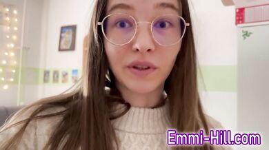 TEEN BLOWJOB and SQUIRTING large Labia PUSSY