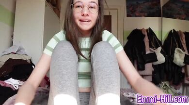 18yo TEEN SQUIRTING in my Leggins!!!