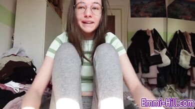 LEGGINS SQUIRT!! 18yo Skinny Teen cums in her tights!